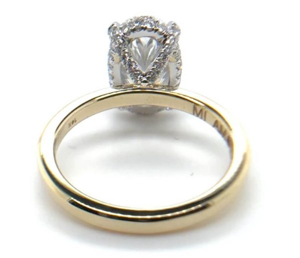 Modern, 4.00 carat Oval Center