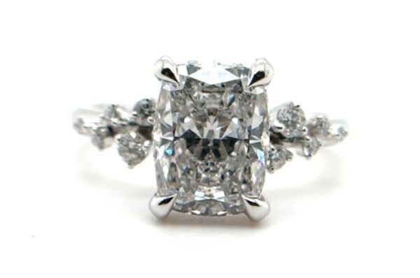 Scattered Side Diamond Cluster Ring
