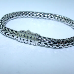 B7709-6 6mm Balinese bracelet